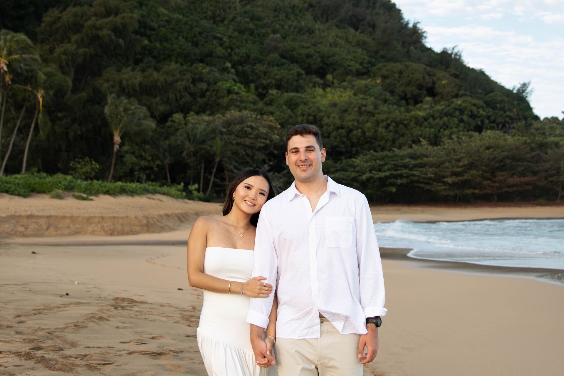 Ethan and Tina on the beach in Kauaʻi